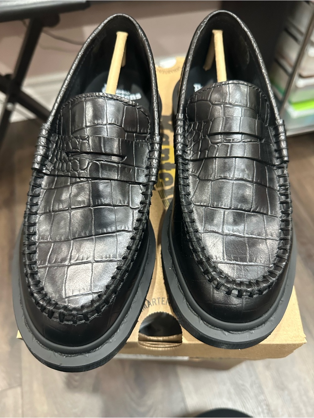 NEW IN BOX Dr. Martens Penton Black Atlas Croc Emboss Women size 5, men size 4